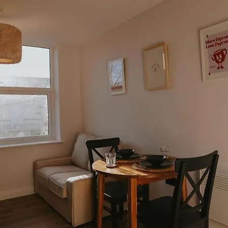 Cozy First Floor יורק